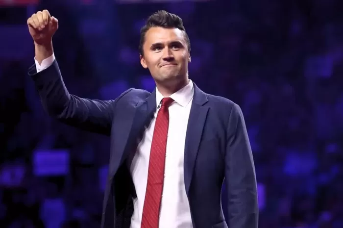 Siapa Charlie Kirk? Profil, Pandangan Politik, dan Pengaruhnya di Amerika